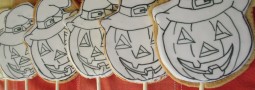 Coloring Halloween cookie pops