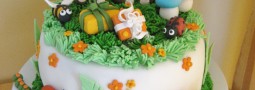 The two little bears in the wood cake